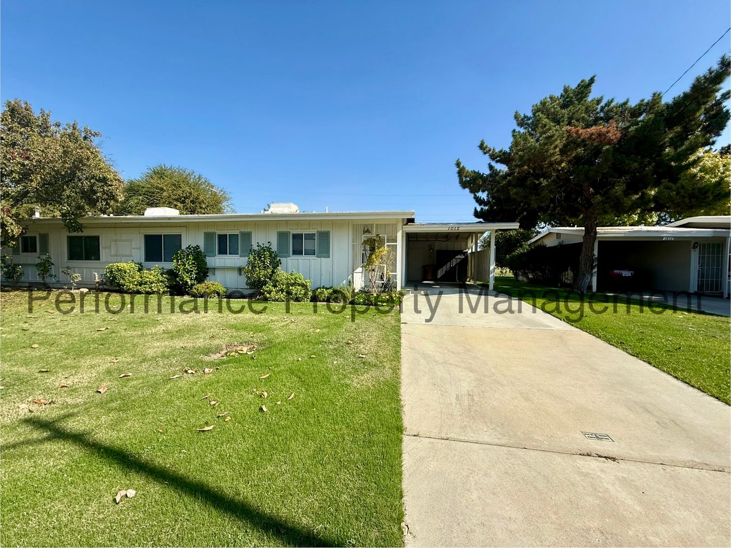 Bakersfield House: 1012 Pebble Beach Dr