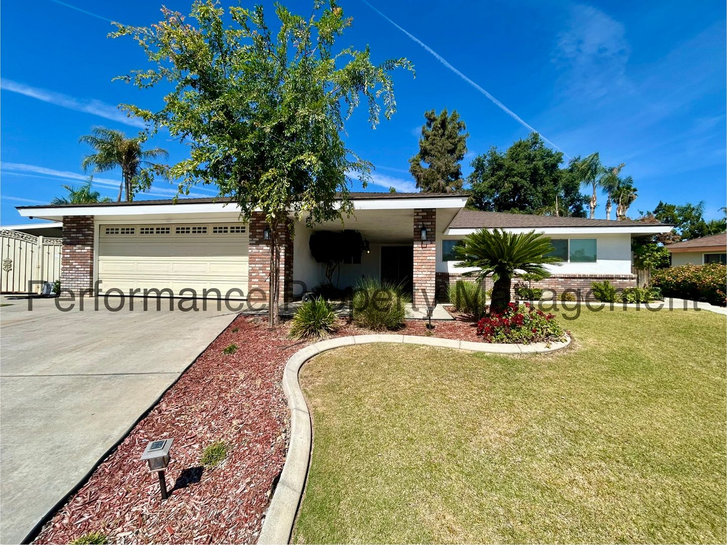 Bakersfield House: 2705 Carlisle Ct