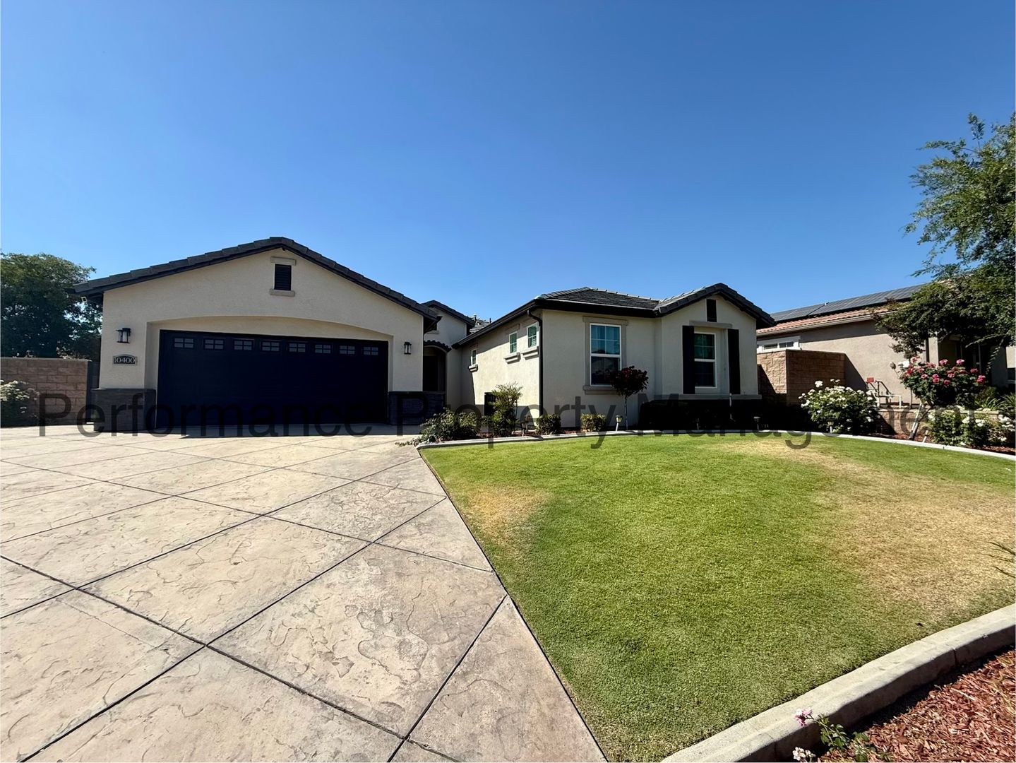 Bakersfield House: 10400 Garden View Ln