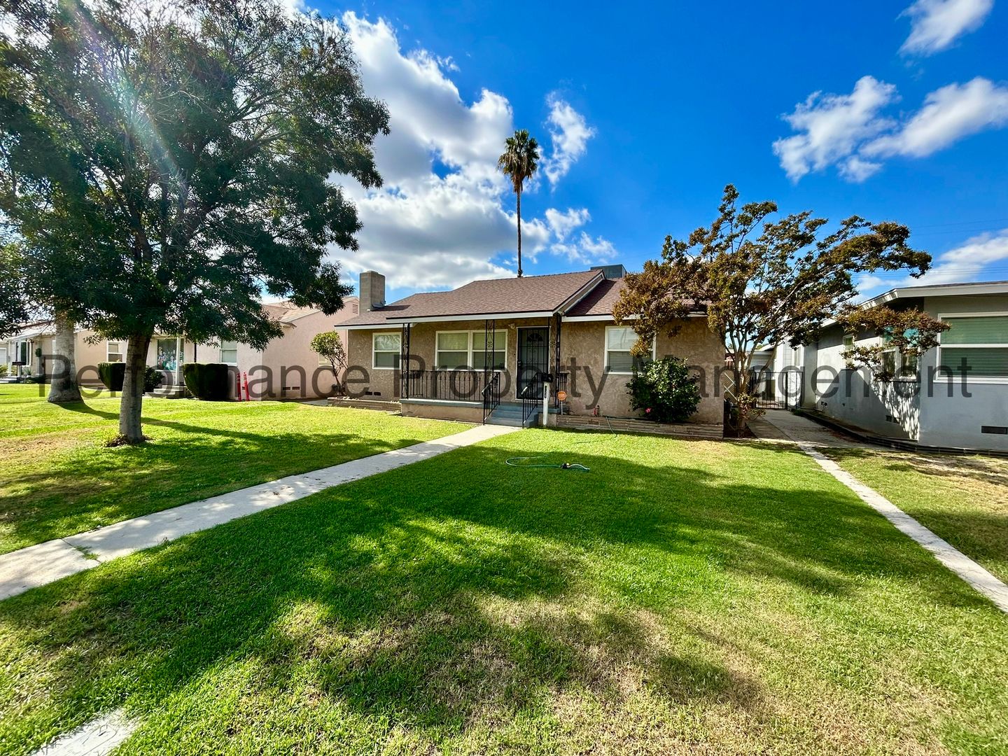 Bakersfield House: 321 Oakdale Dr