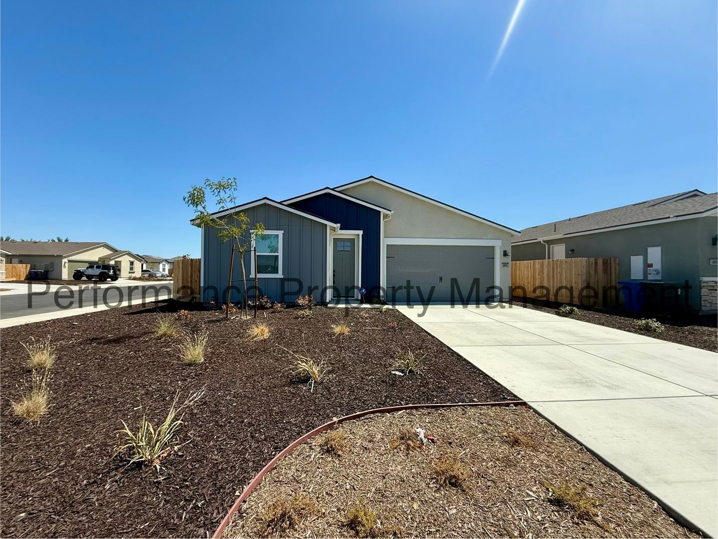 Bakersfield House: 6915 Jewel Cave Ct