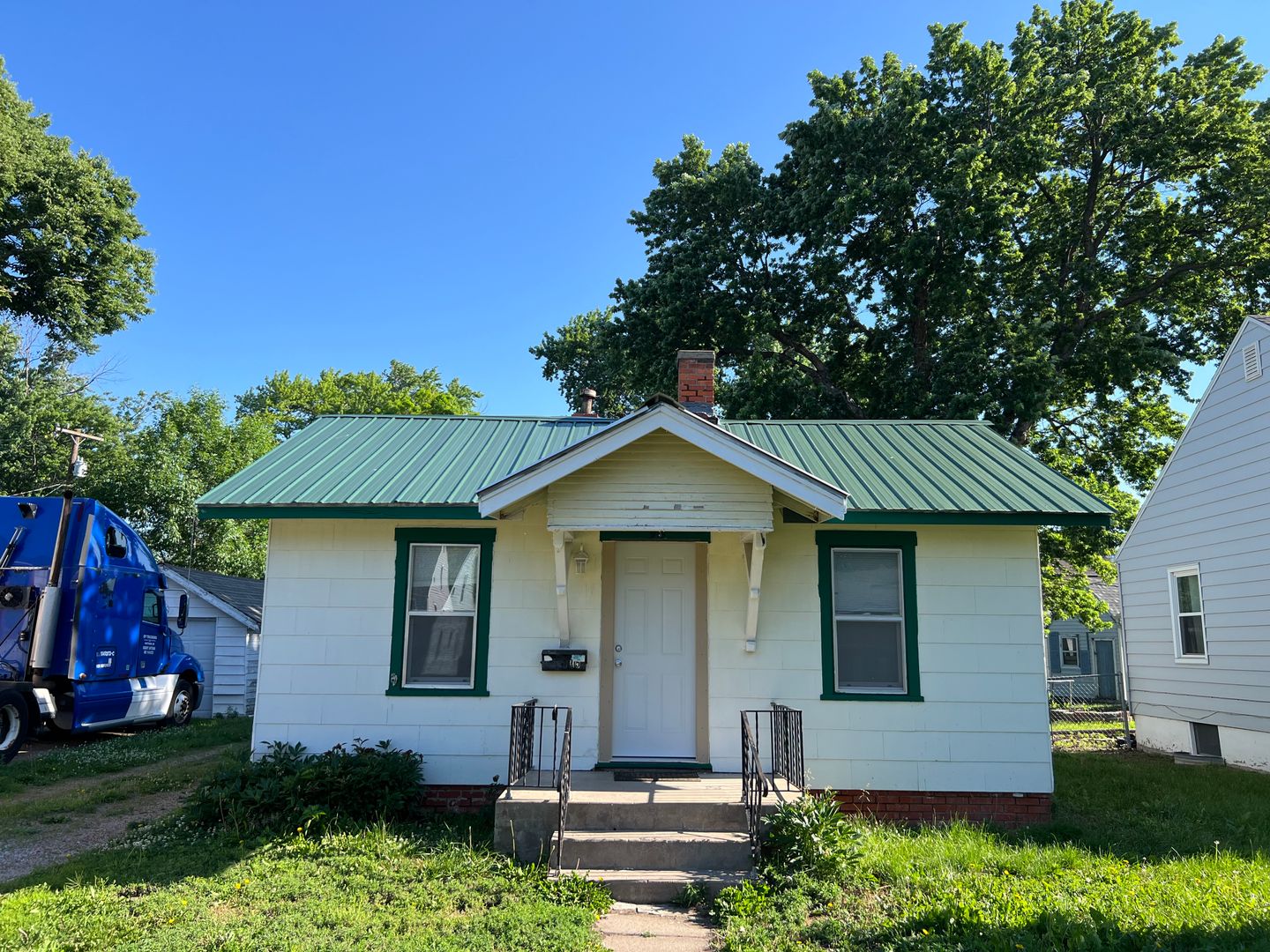Hastings House: 915 E 7th