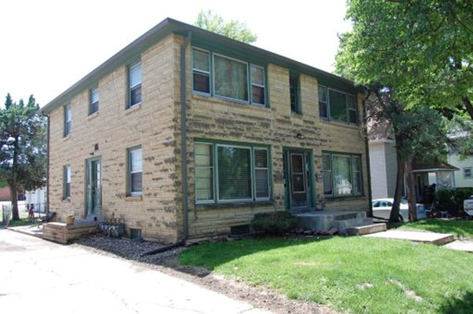 Lincoln Apartment: 3123 P St