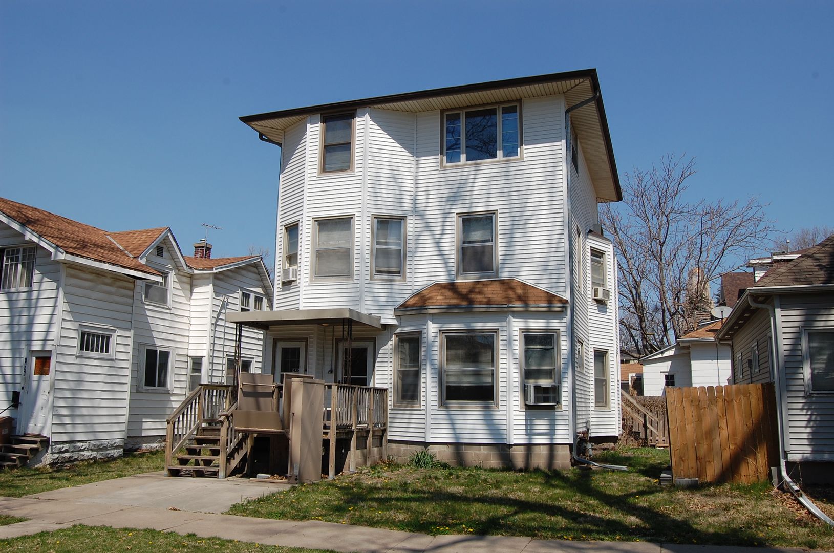 Lincoln Apartment: 1436-1438 D St