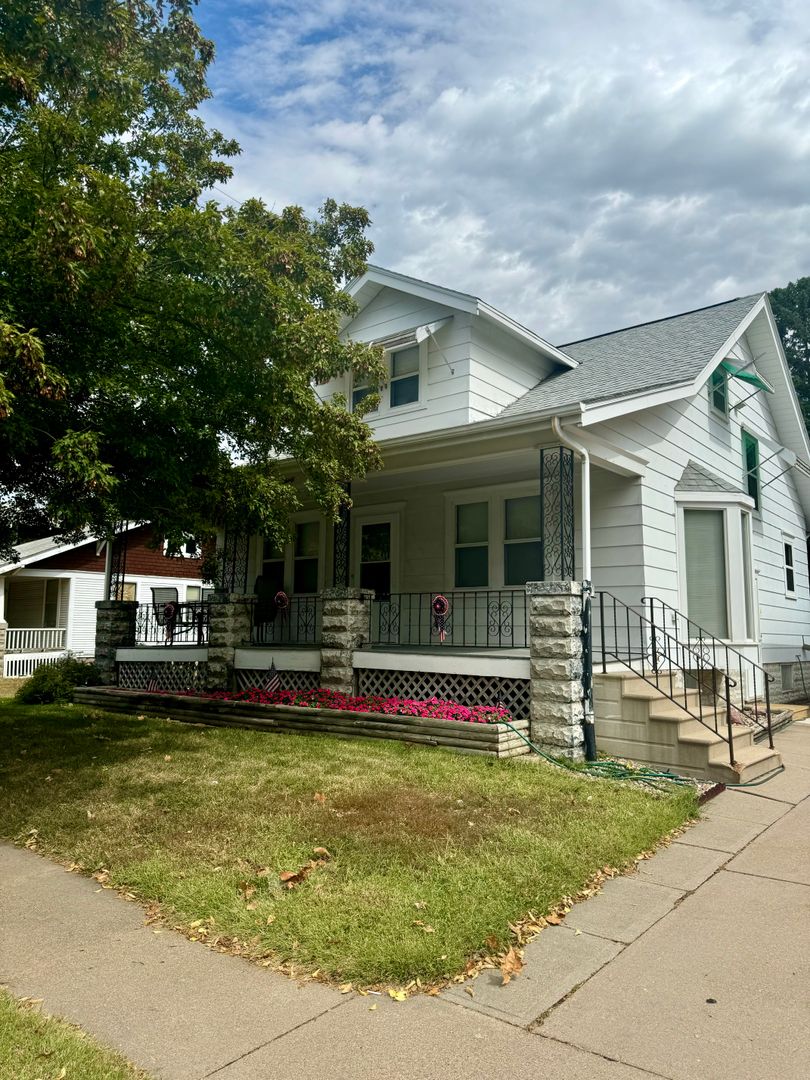 Lincoln House: 1430 S 33rd St
