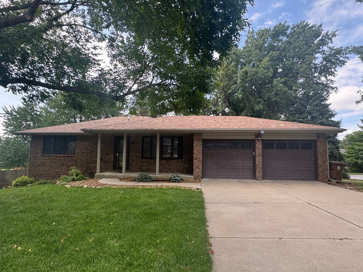 Lincoln House: 4801 S 69th St