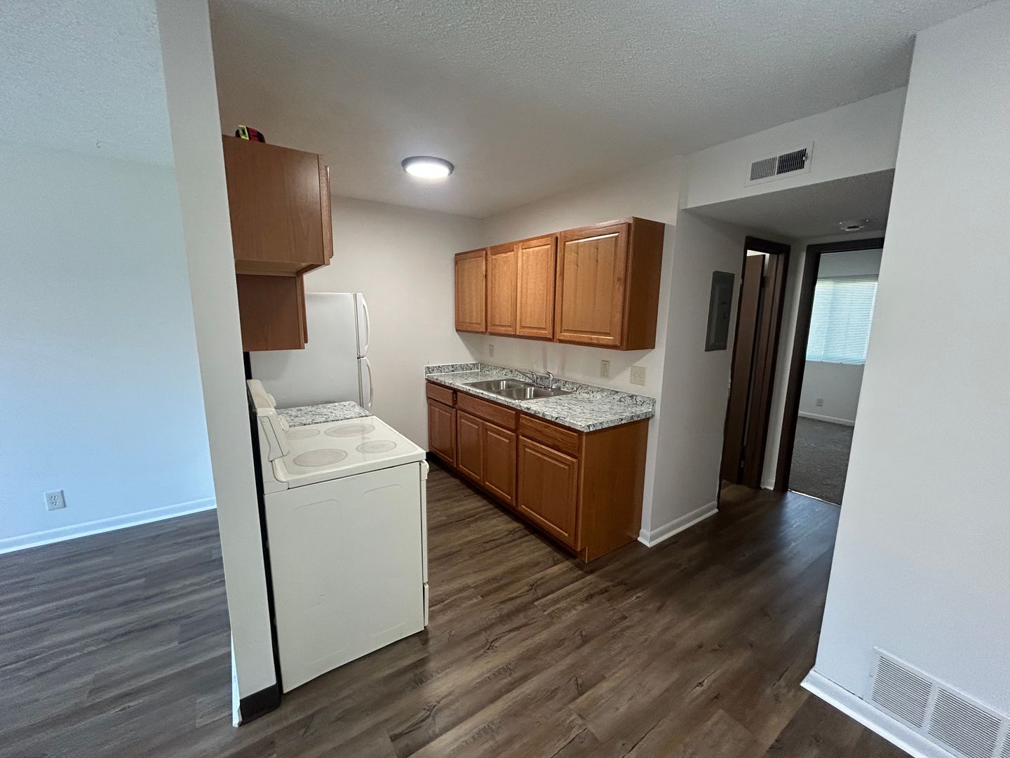 Lincoln Apartment: 3201-05-09 N 41st Street