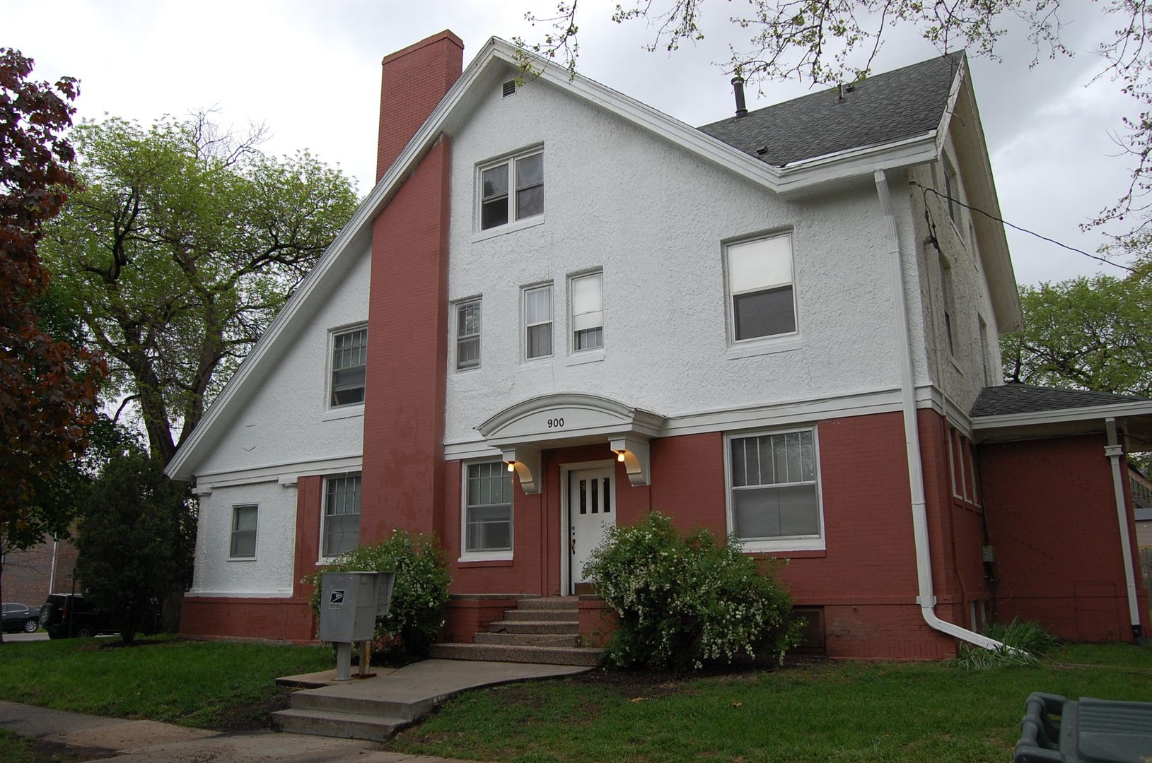 Lincoln Apartment: 900 S 18th St