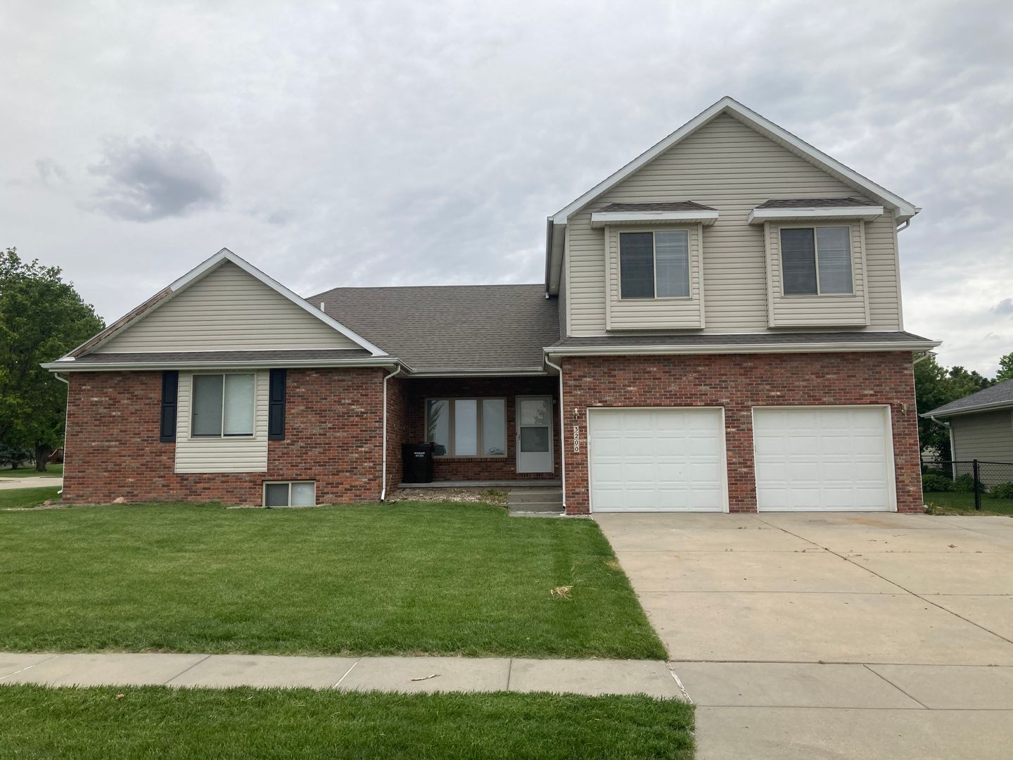 Lincoln Townhome: 3200 S 79 St