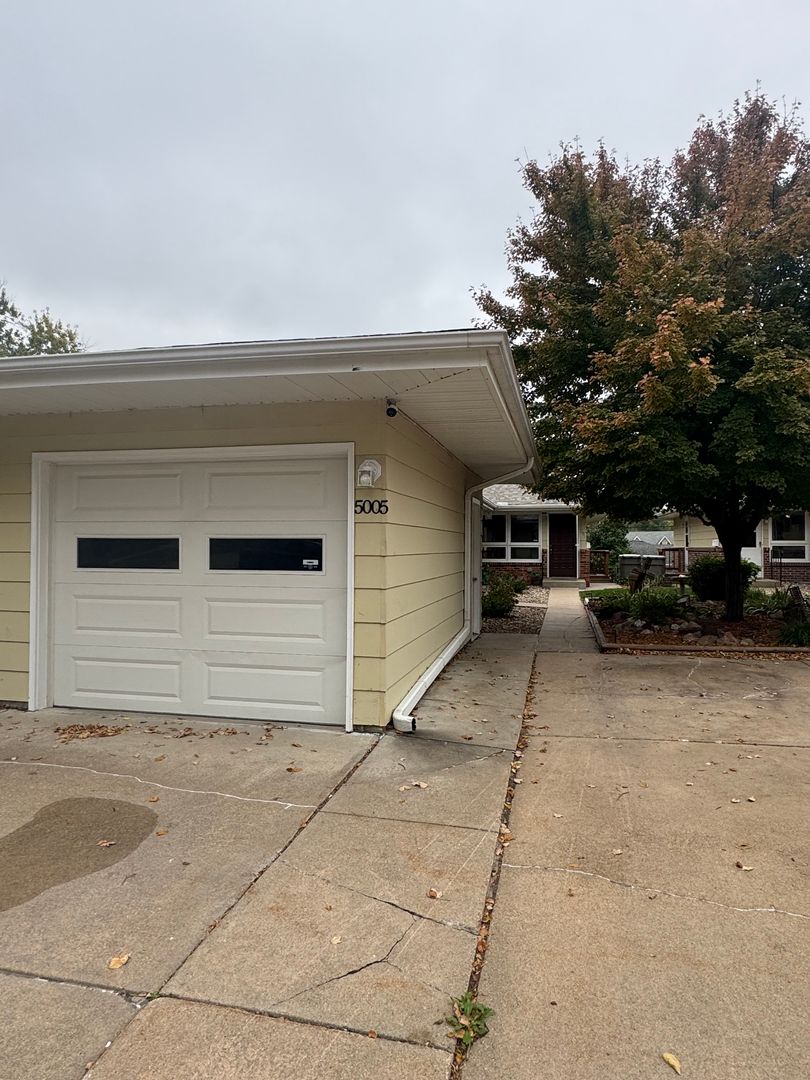 5001/5005 Meredeth St