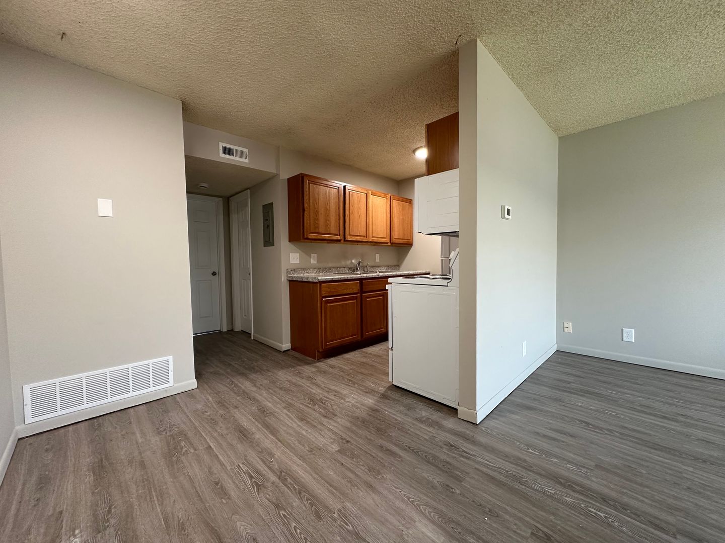 Lincoln Apartment: 3201-05-09 N 41st Street