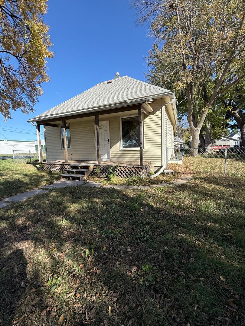 Hastings House: 301 S Baltimore