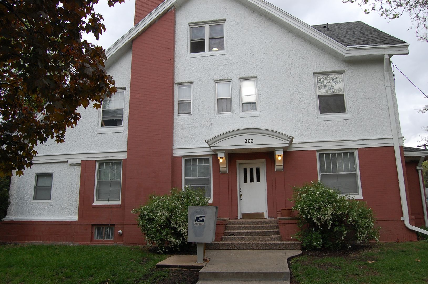 Lincoln Apartment: 900 S 18th St