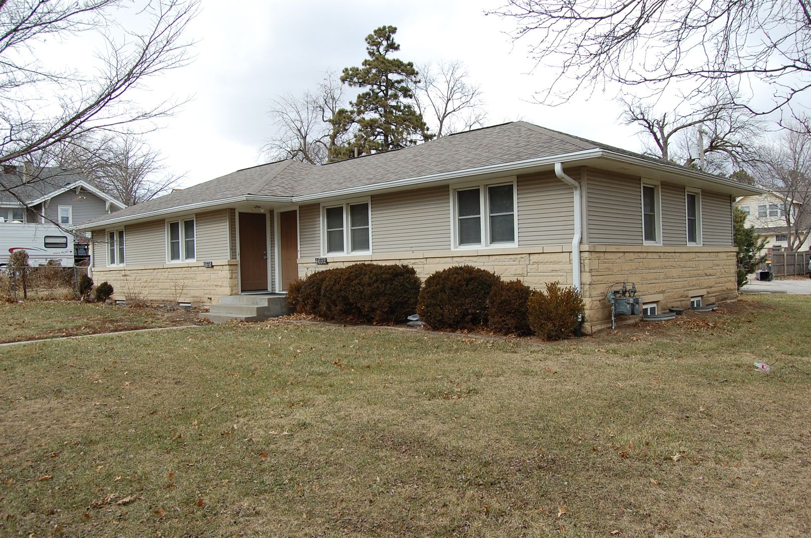 Lincoln Apartment: 4630 Starr St