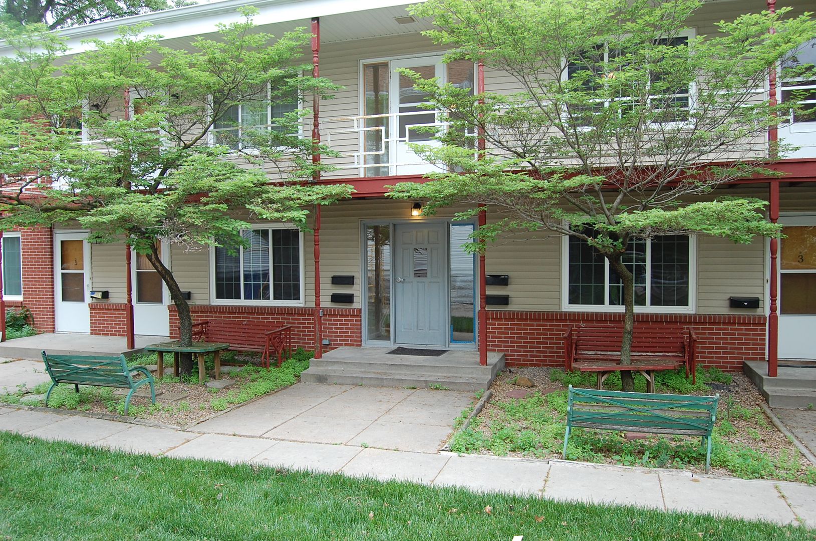Lincoln Apartment: 1950 Washington St.