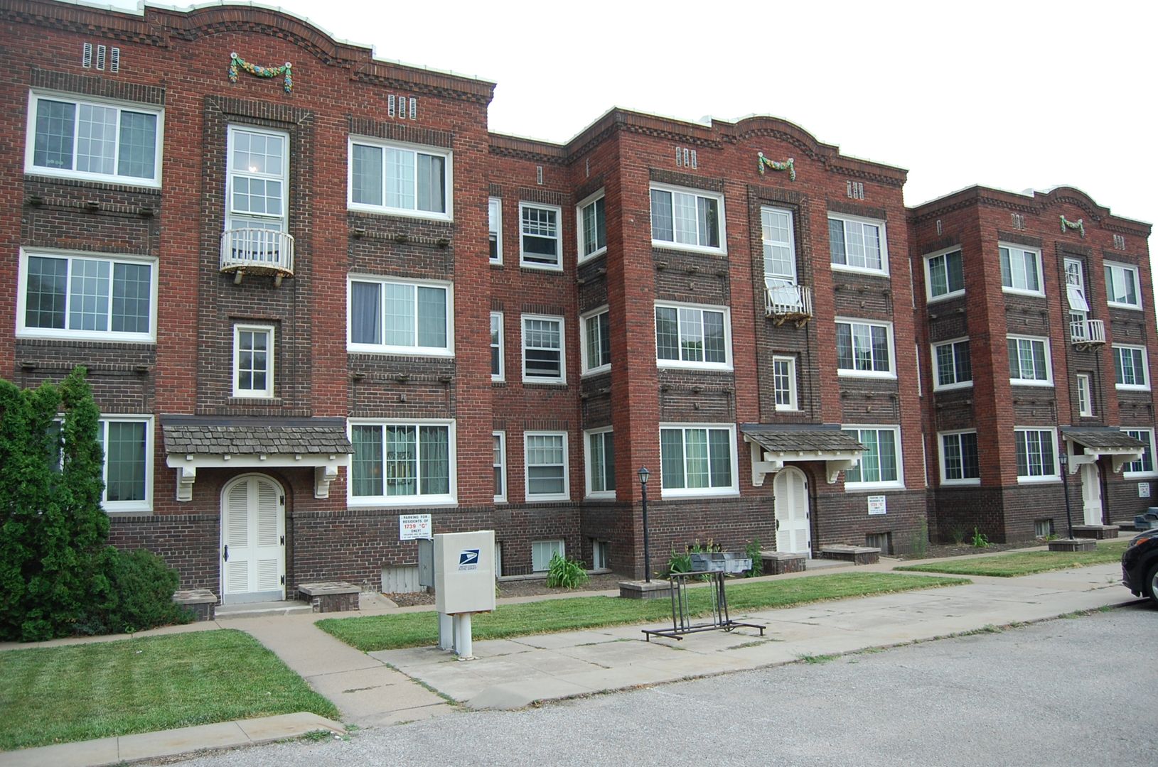 Lincoln Apartment: 1739 G St.