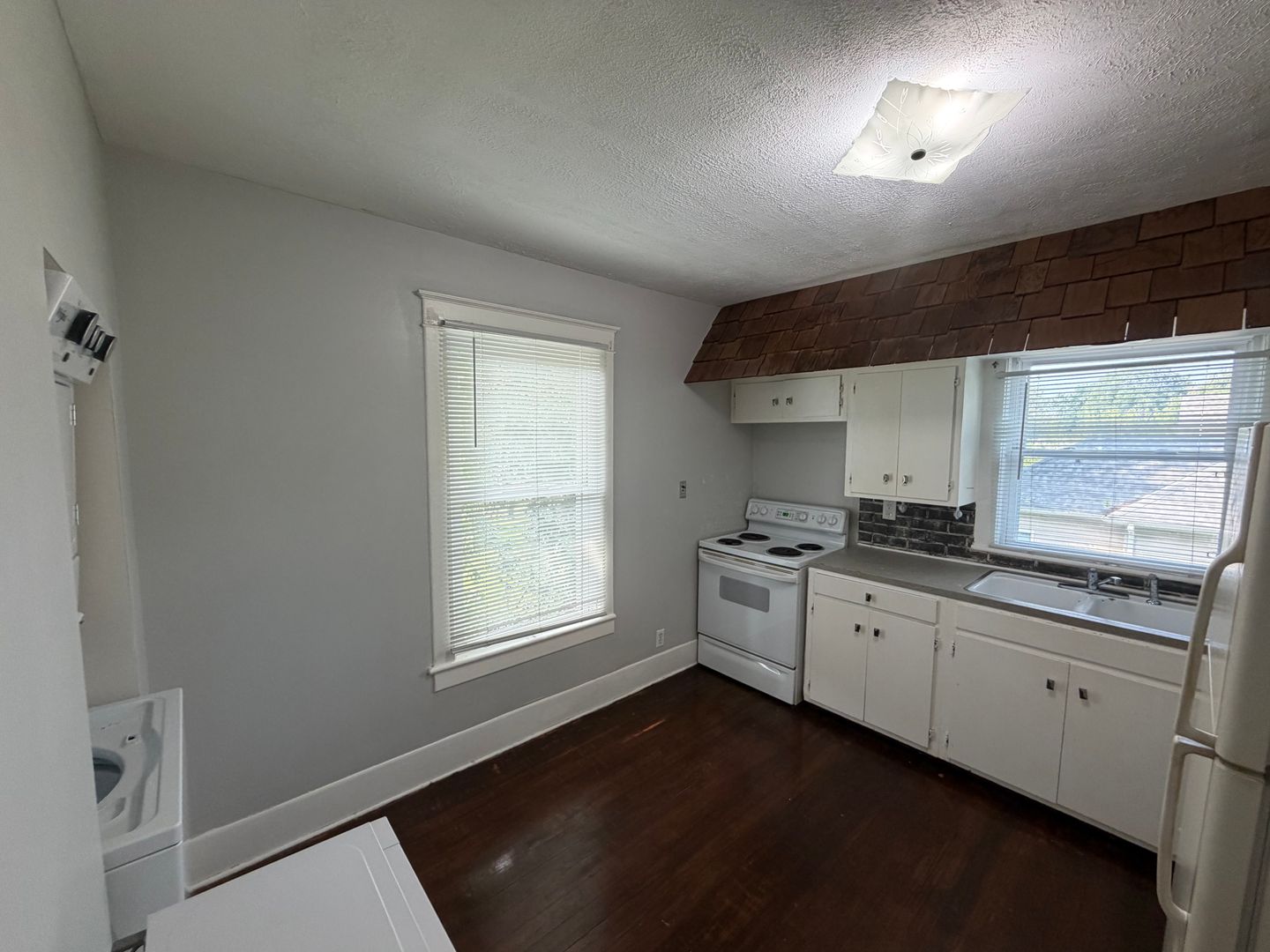 Lincoln Apartment: 2841 N 45th St.