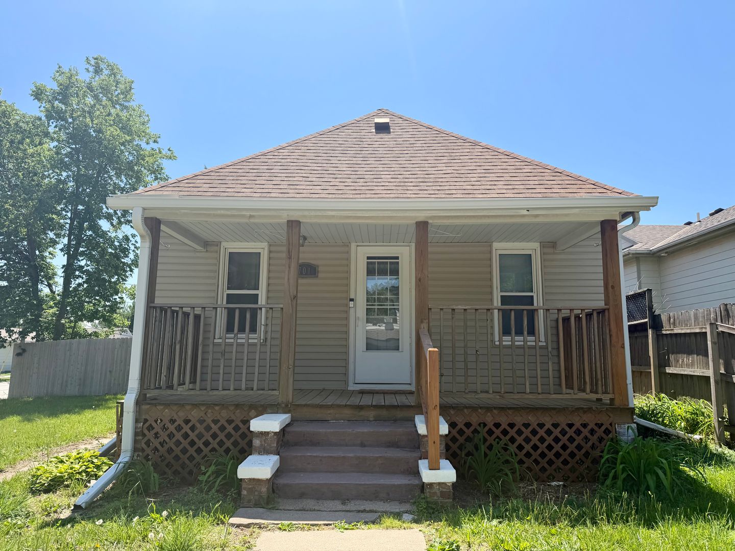 Lincoln House: 701 W C St