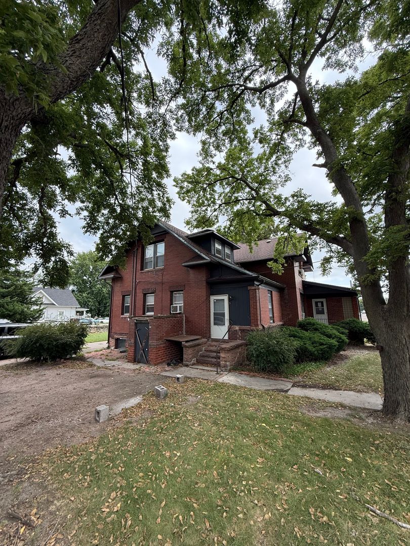 Hastings Apartment: 201 E 2nd