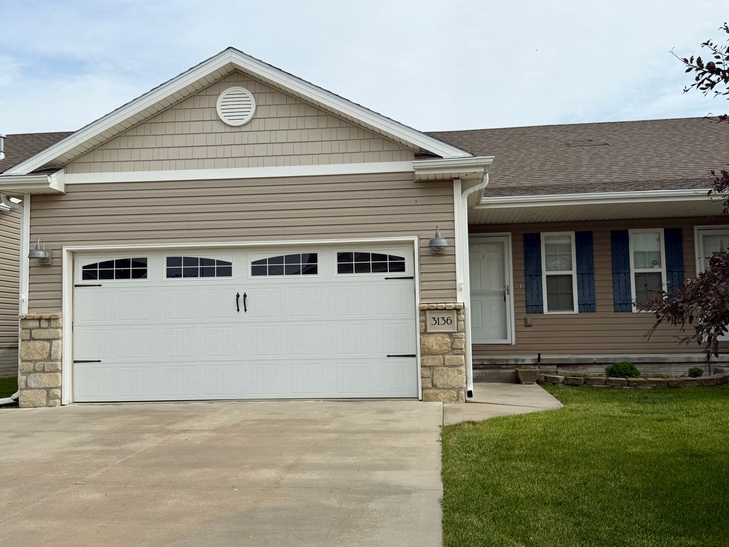 Lincoln Townhome: 3136 King Ridge Blvd