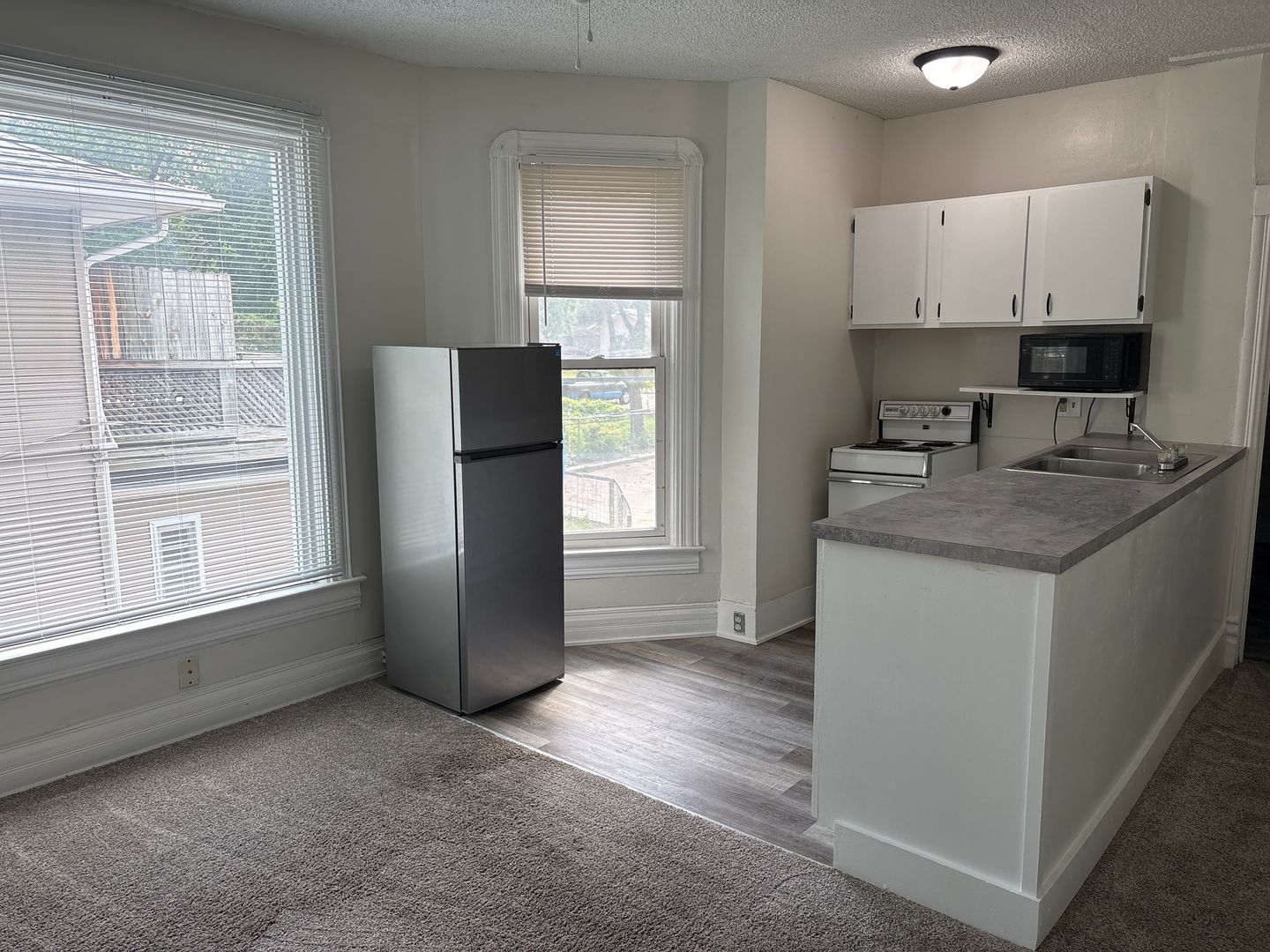 Lincoln Apartment: 2147 C Street