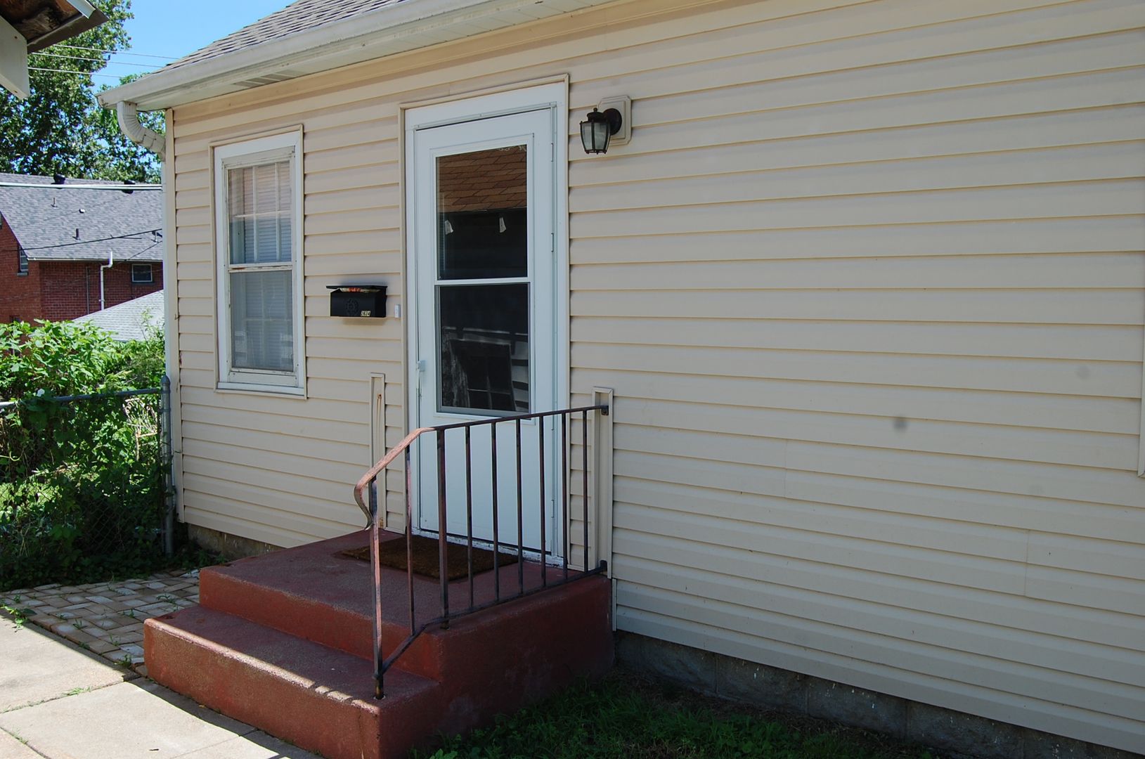 Lincoln Apartment: 2620 Sumner St