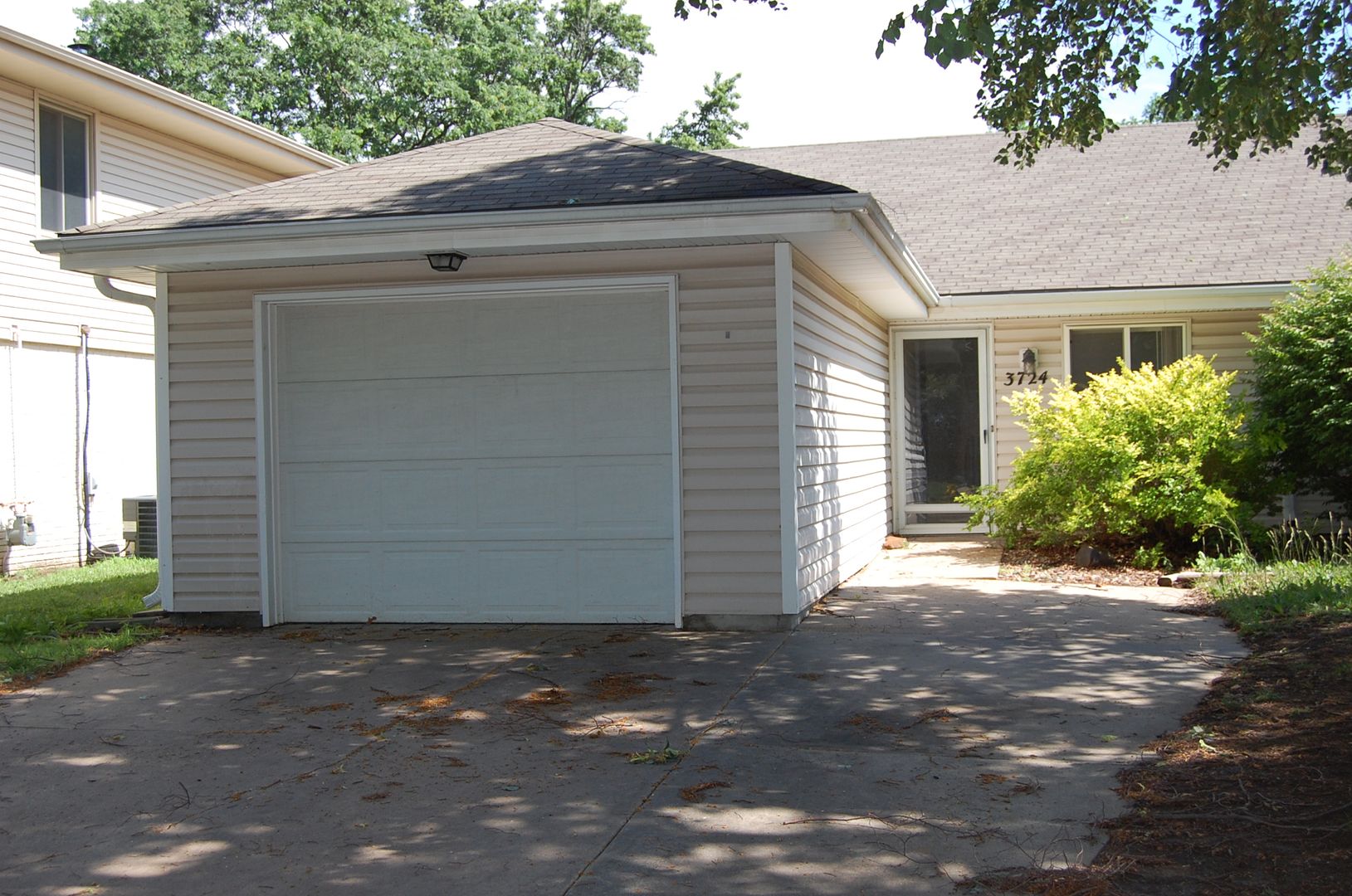 Lincoln Apartment: 3724 Clover Circle