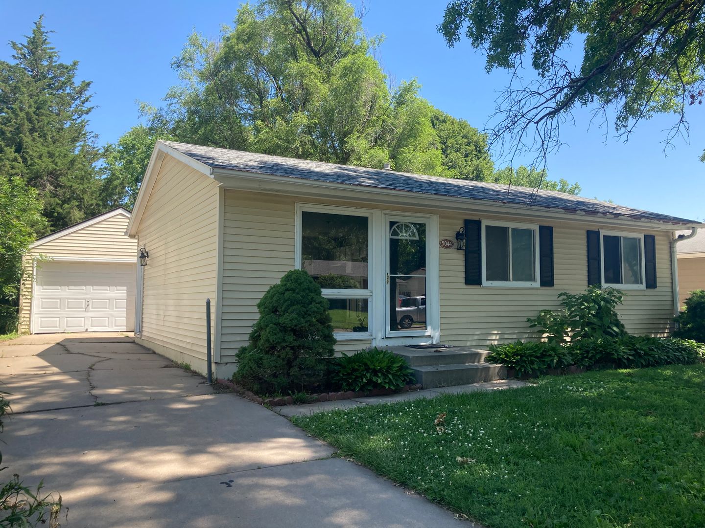 Lincoln House: 5044 Martin