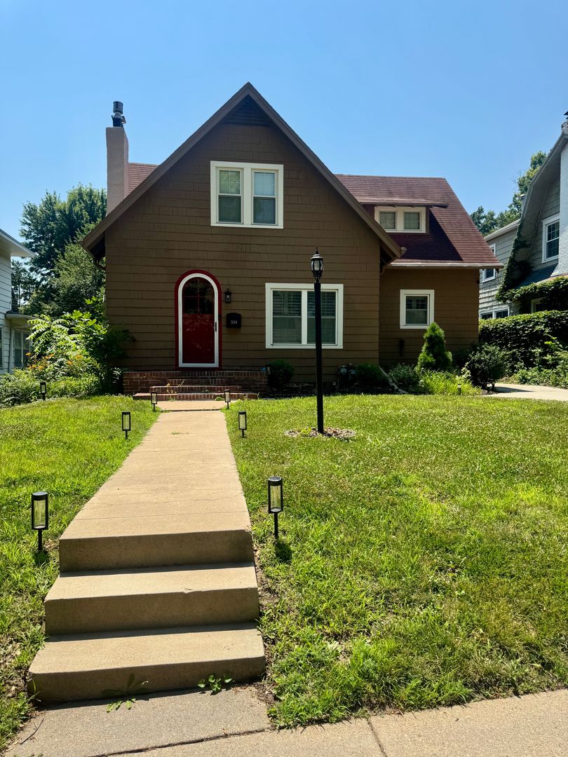 Lincoln House: 3019 Plymouth Ave
