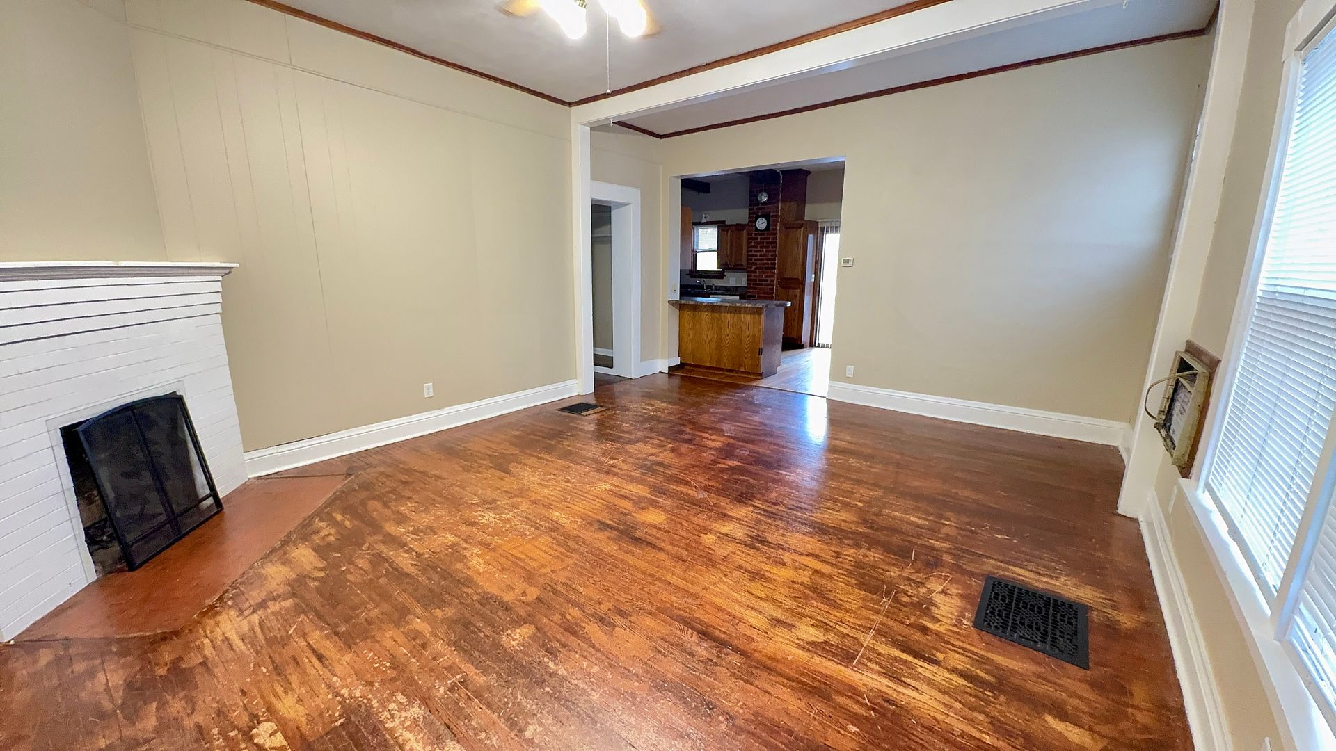 Lincoln Apartment: 1220 S 20th St