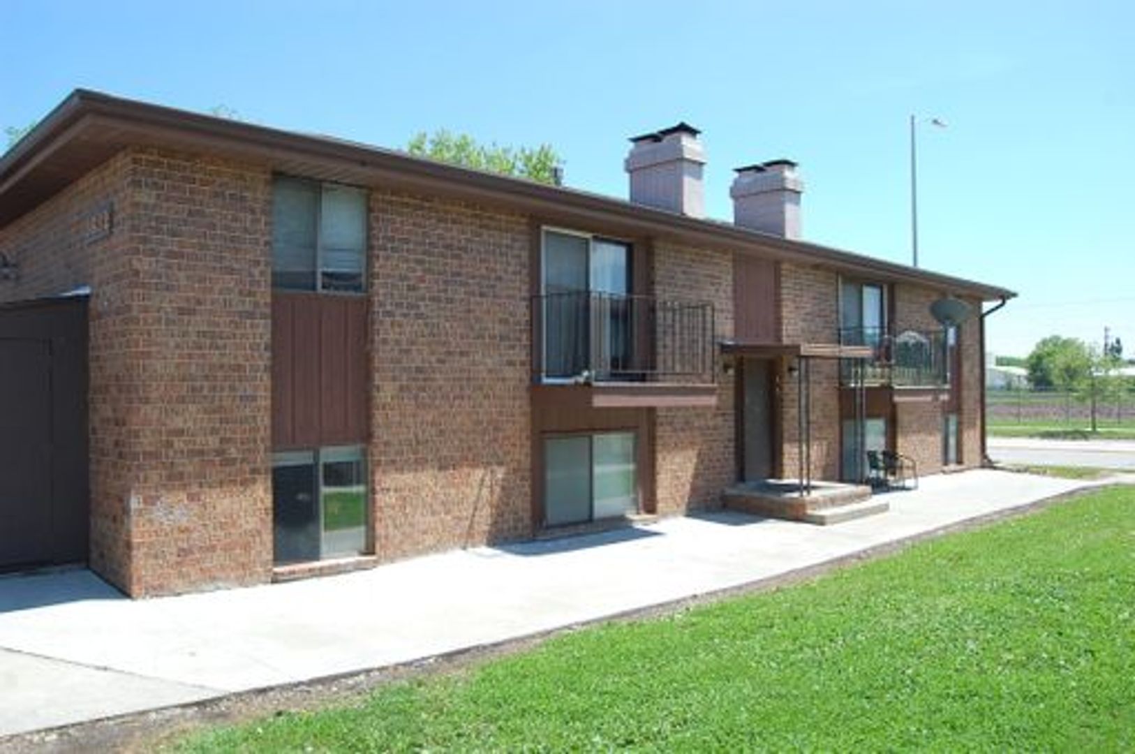 Lincoln Apartment: 3632 Huntington Ave
