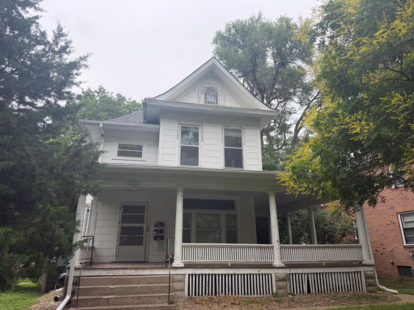 Lincoln Apartment: 1220 S 20th St