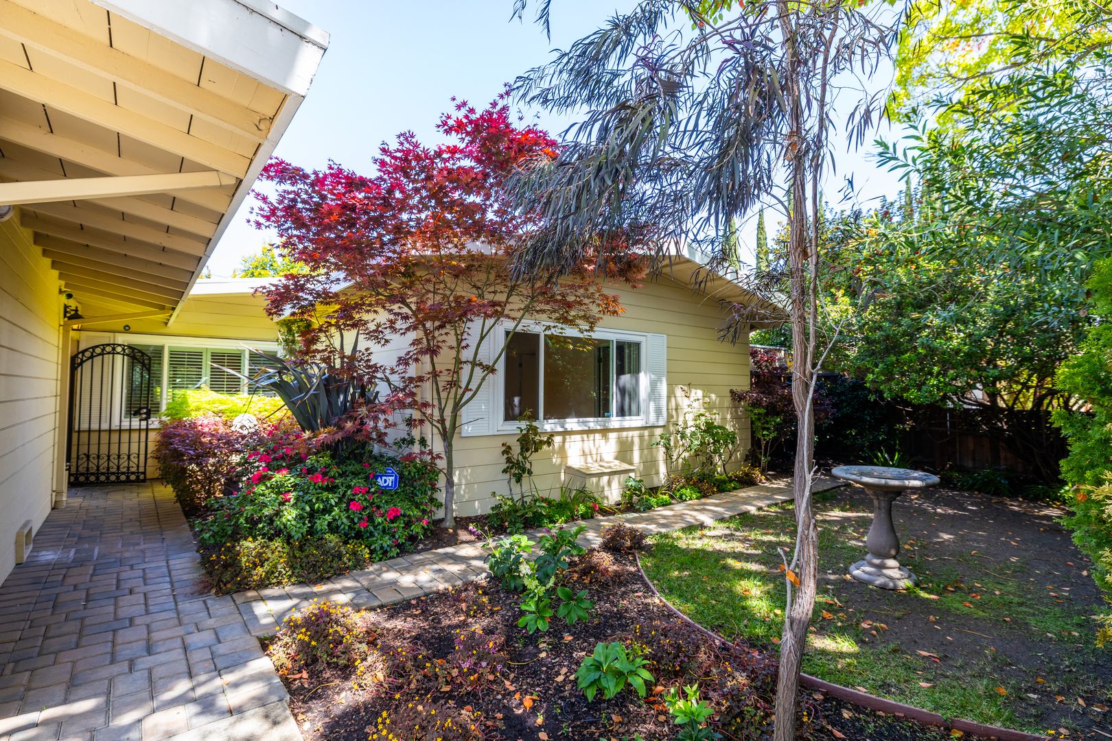 Palo Alto House: 641 E Meadow Dr