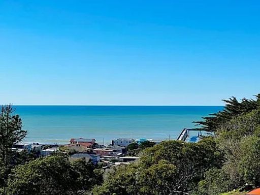 Beautiful 1 bedroom apartment with Ocean Views!