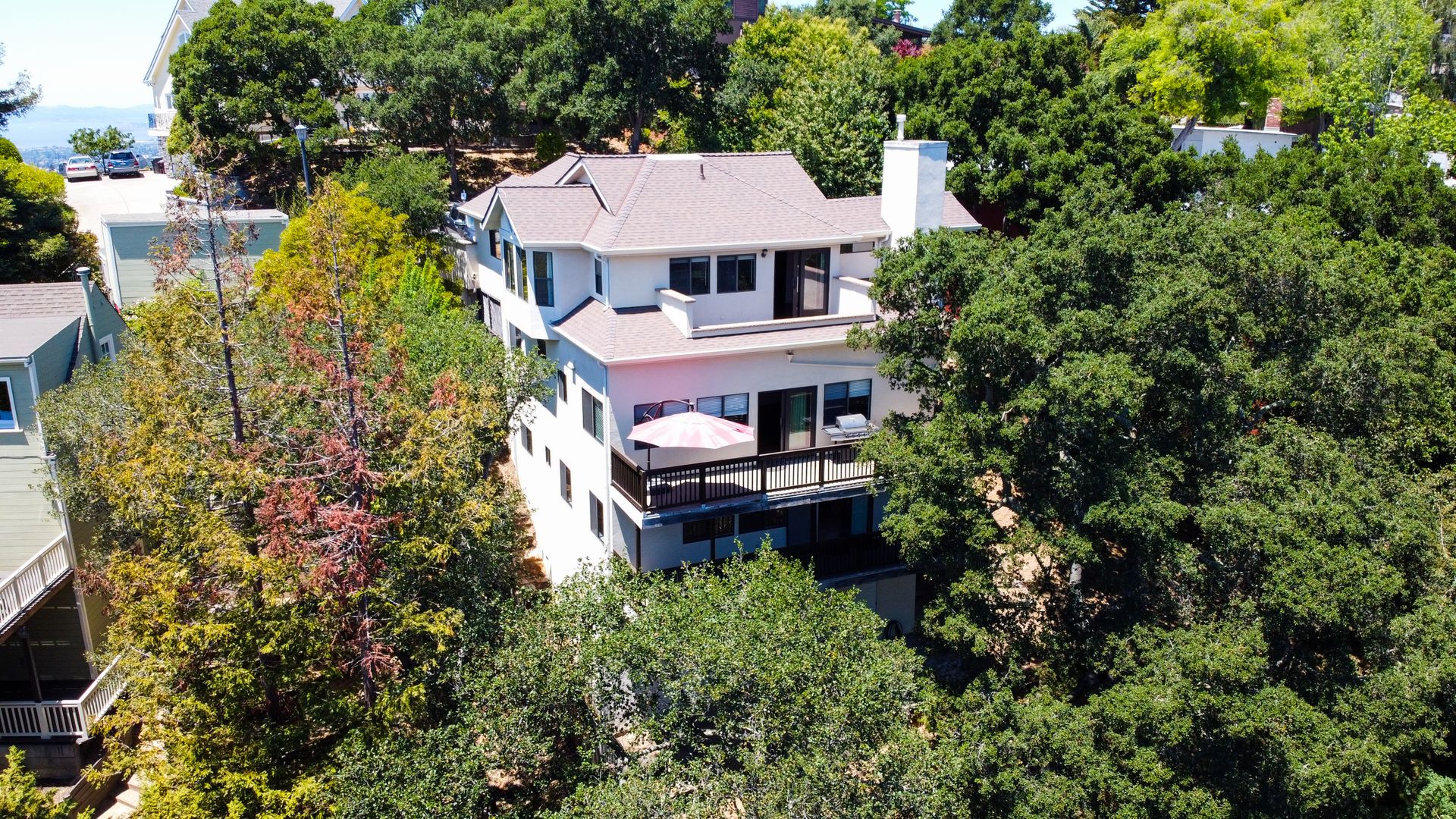 Oakland House: 11031 Broadway Ter