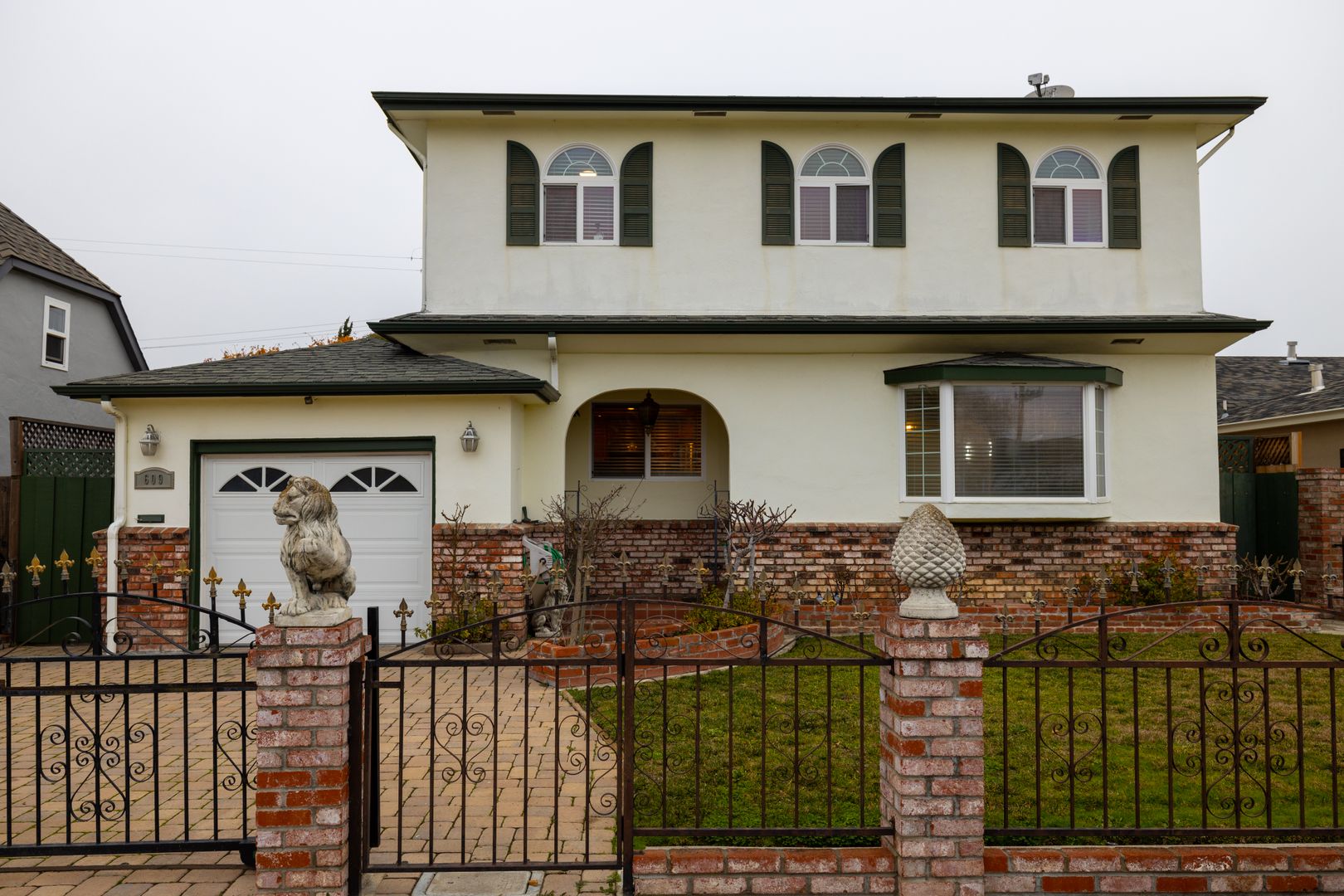 San Mateo House: 609 Poinsettia Ave