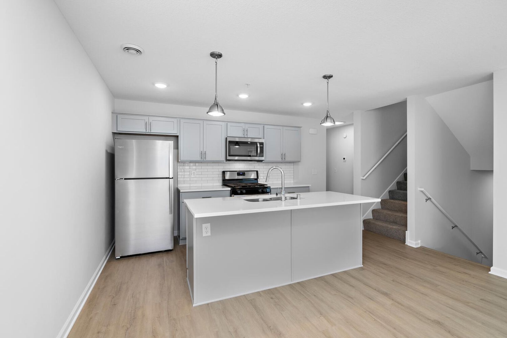 Minneapolis Apartment: 1721 Lagoon Ave