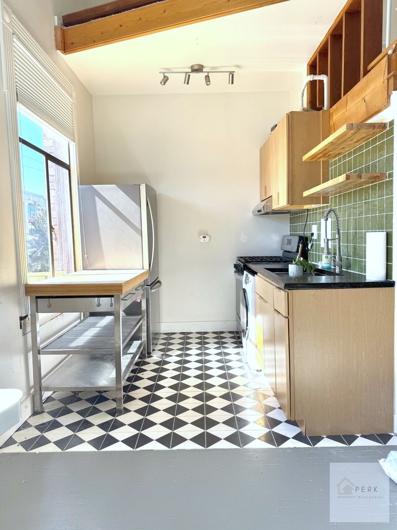 Seattle Apartment: 22 John St