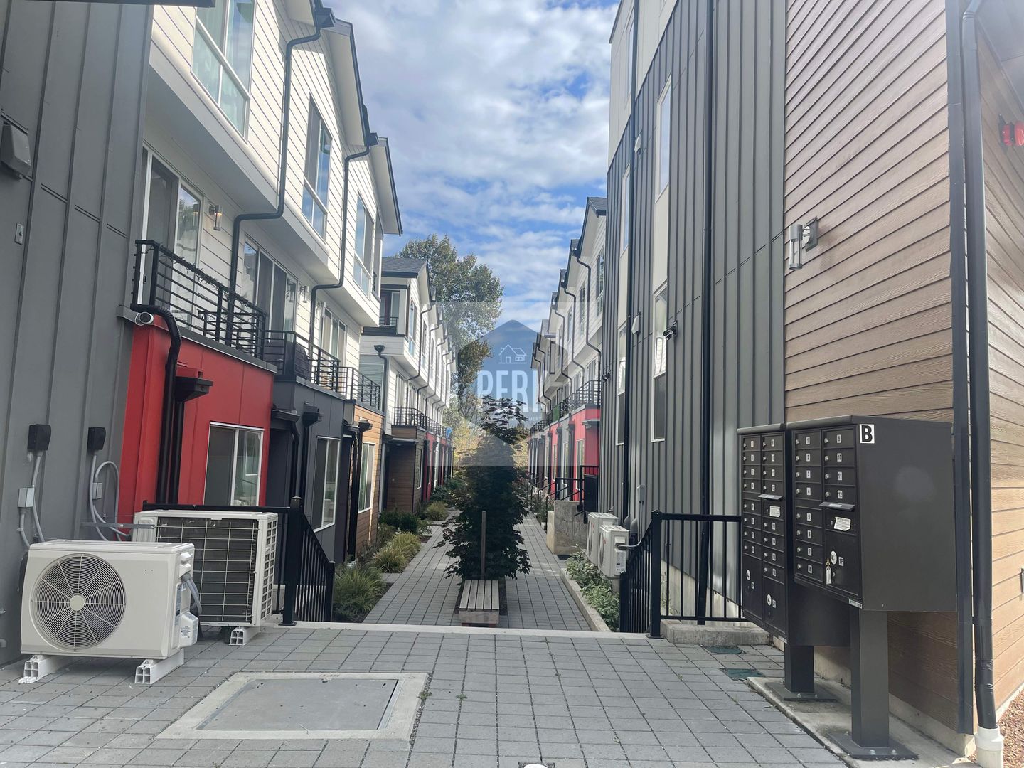 Seattle Apartment: 7142 Beacon Ave S