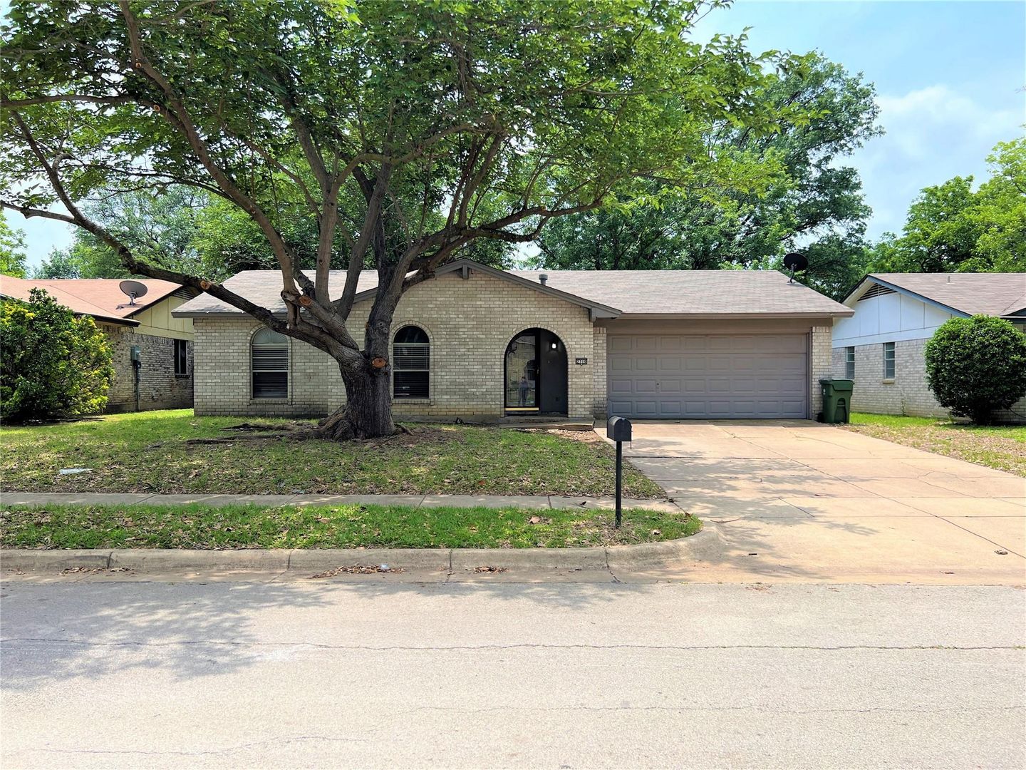 Arlington House: 2310 Dartmouth Dr