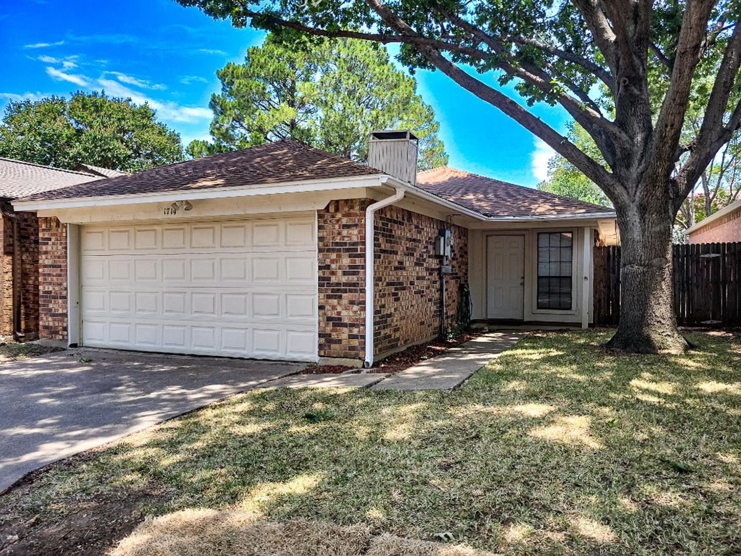 Euless House: 1714 Magnolia Lane