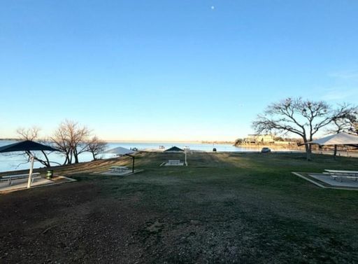 Charming Bungalow Near Grapevine Lake