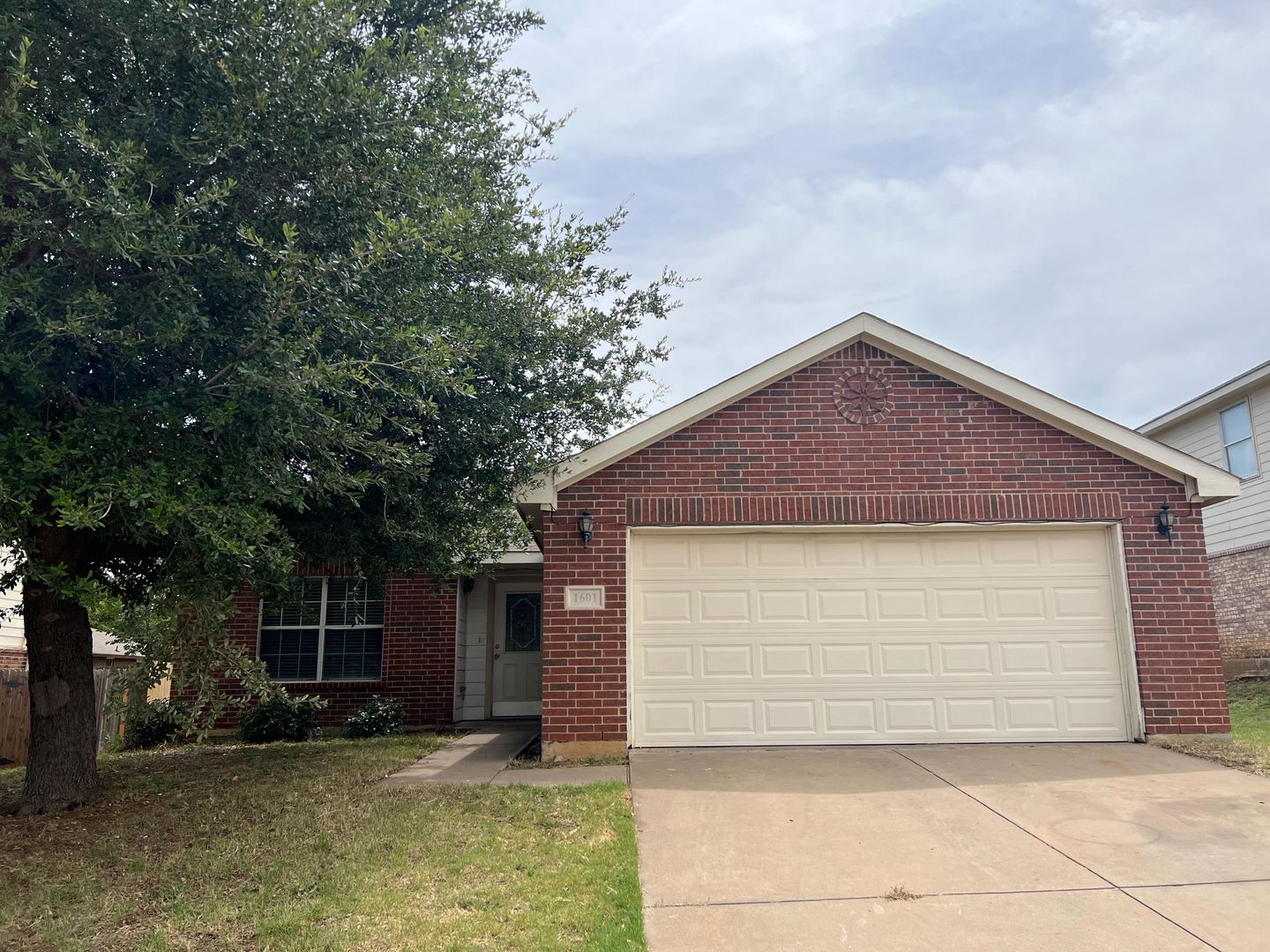Fort Worth House: 1601 Hedgewood Trail