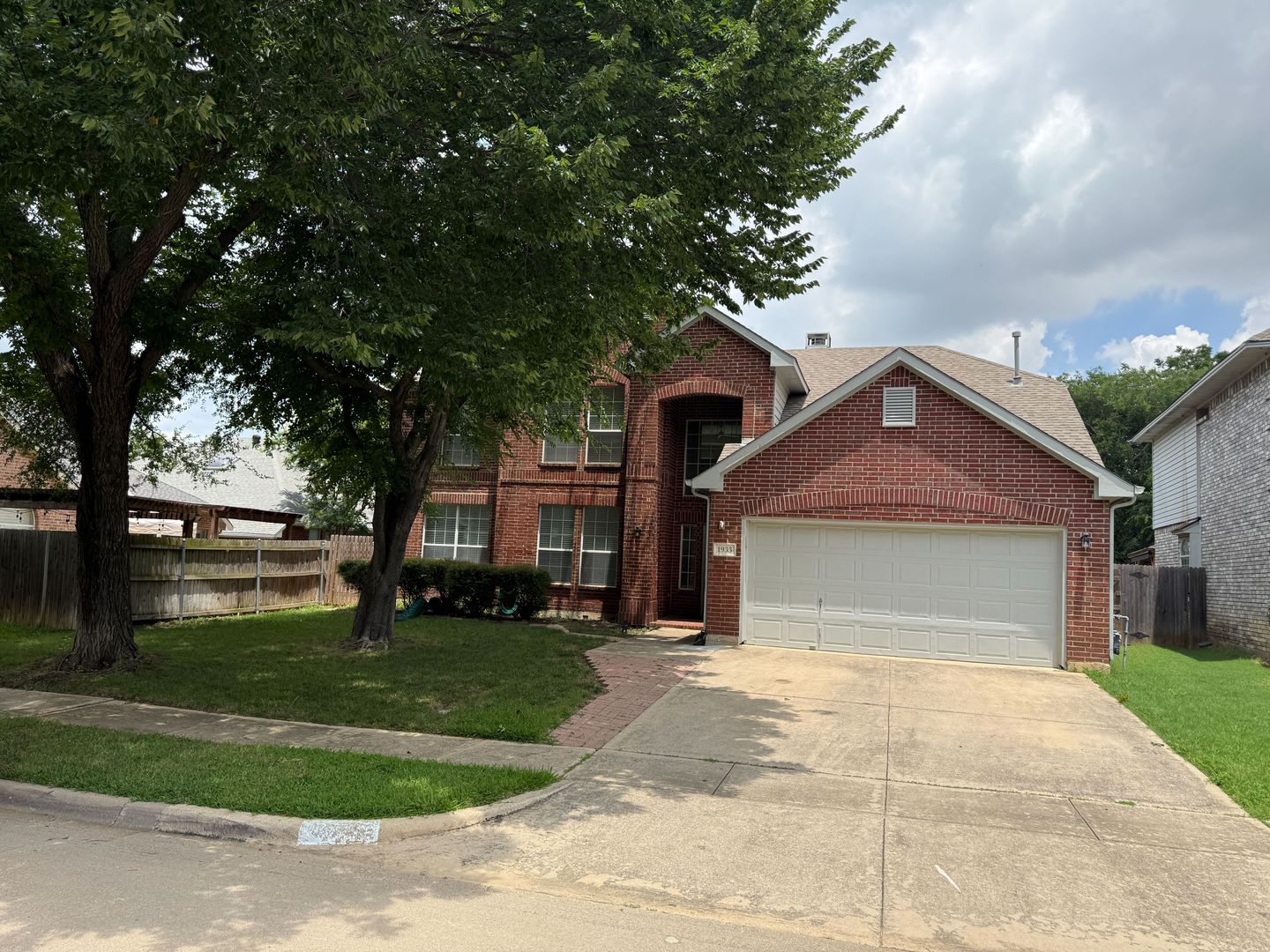 Arlington House: 1933 Parktree Drive
