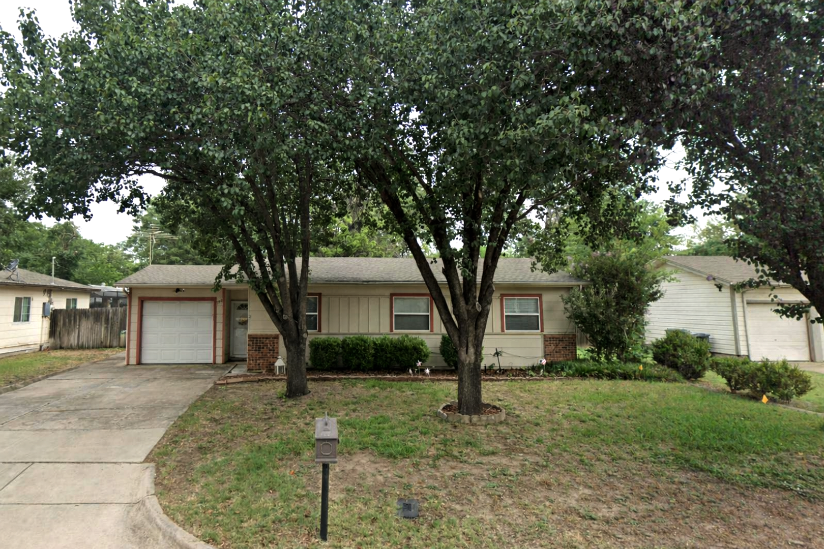 Hurst House: 740 Thomas Avenue