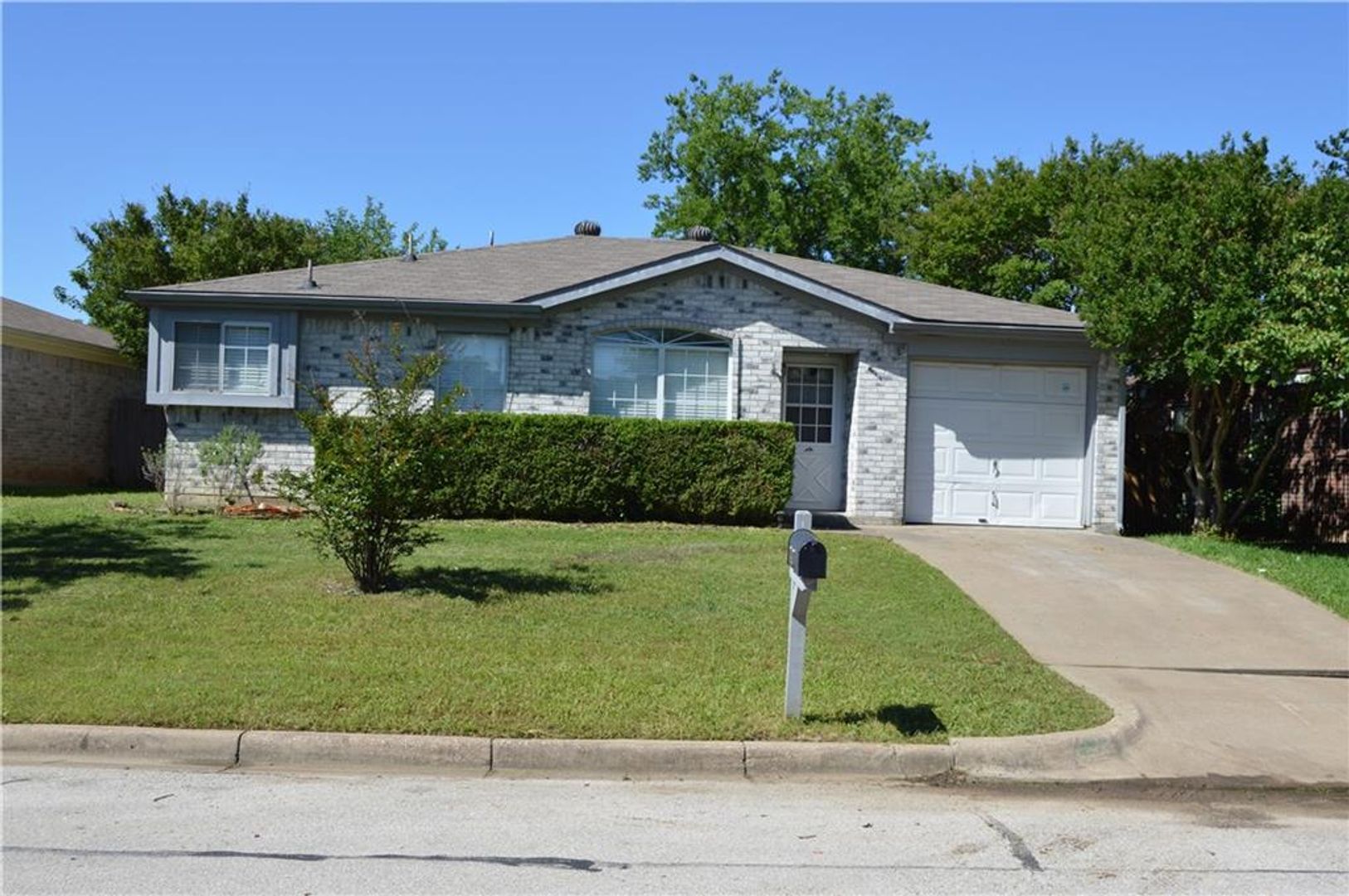 Keller House: 240 Stallion Drive