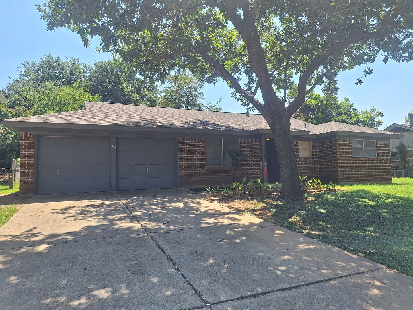 Euless House: 513 Simmons Drive