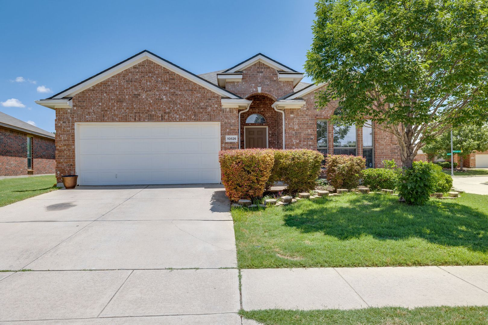 Fort Worth House: 10826 Calderwood Ln