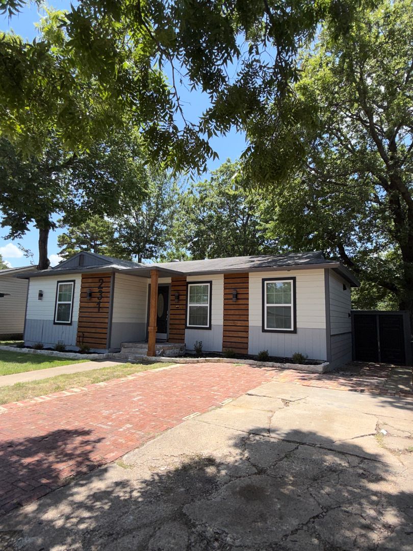 Hurst House: 231 Elm Street