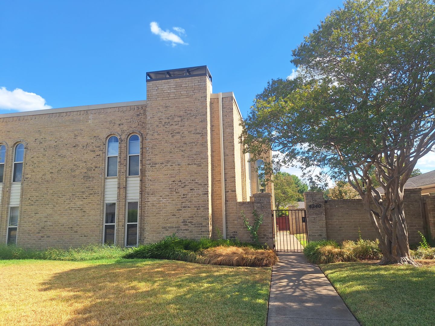 Dallas Apartment: 4240 Harvest Hill Rd
